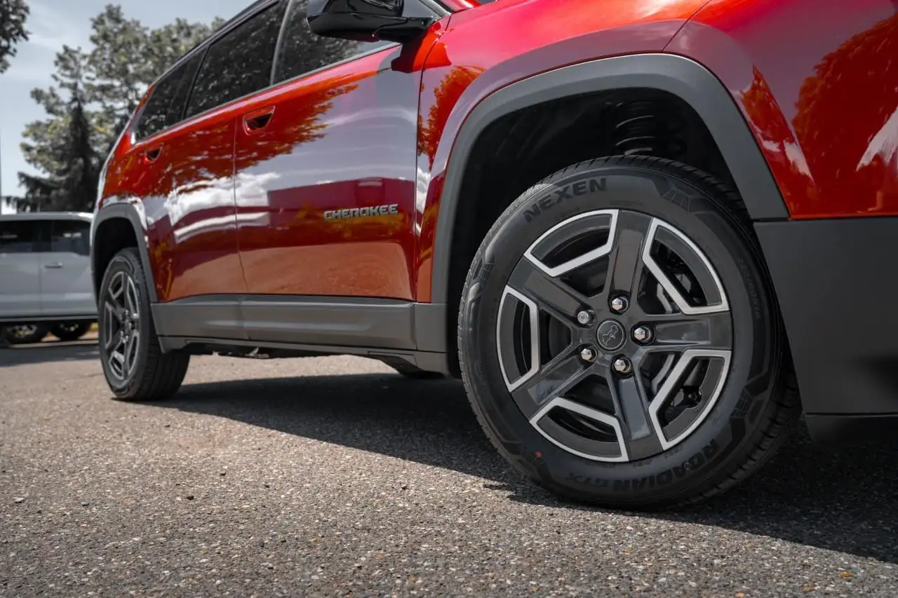 Jeep Cherokee снимка Jeep Cherokee
