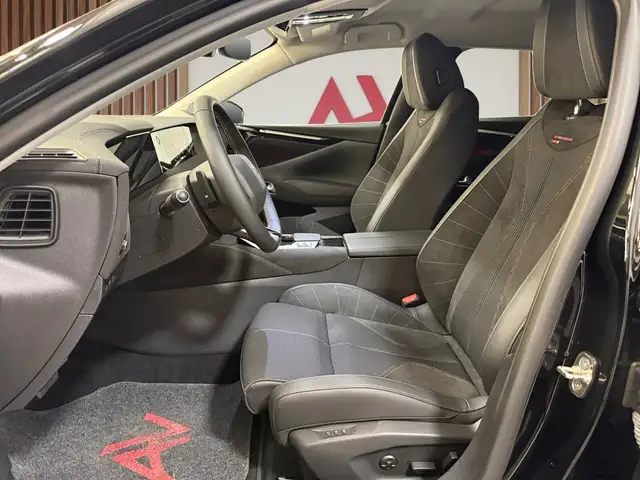 DS Automobiles DS 4 view 13