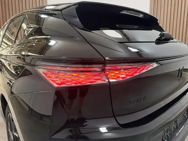 DS Automobiles DS 4 view 9
