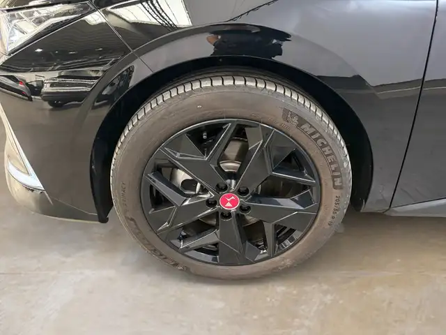 DS Automobiles DS 4 view 12