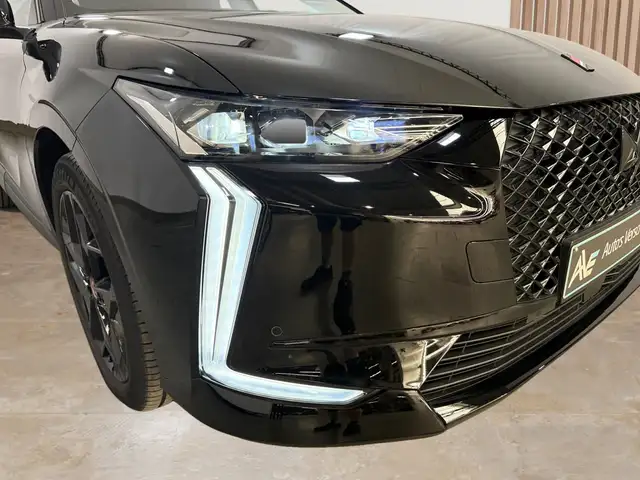 DS Automobiles DS 4 view 4