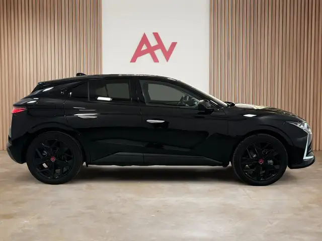DS Automobiles DS 4 view 5