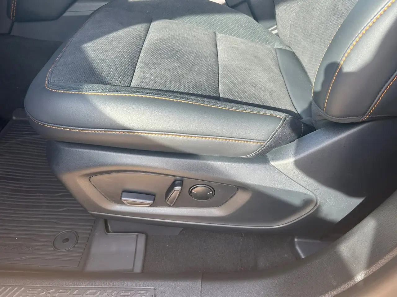 Ford Explorer photo Ford Explorer