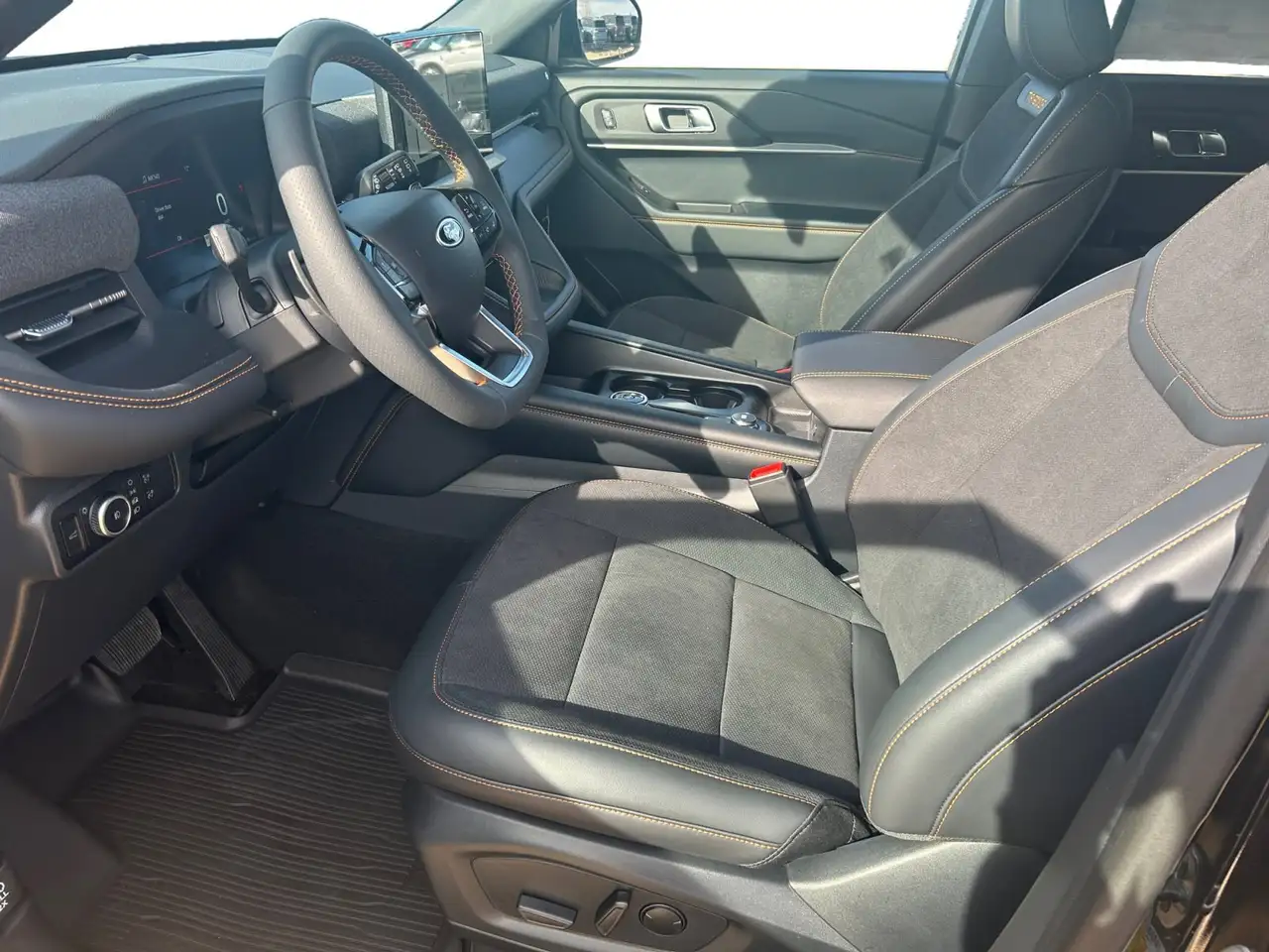Ford Explorer photo Ford Explorer