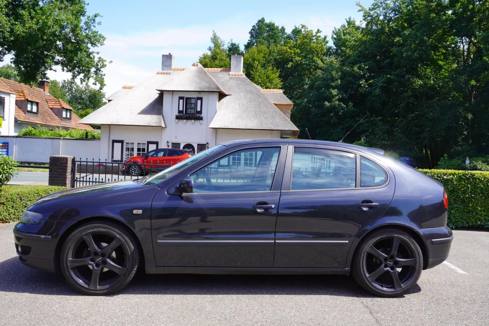 SEAT Leon 1.6-16V Signo Airco Lm Velgen Zwart - 2