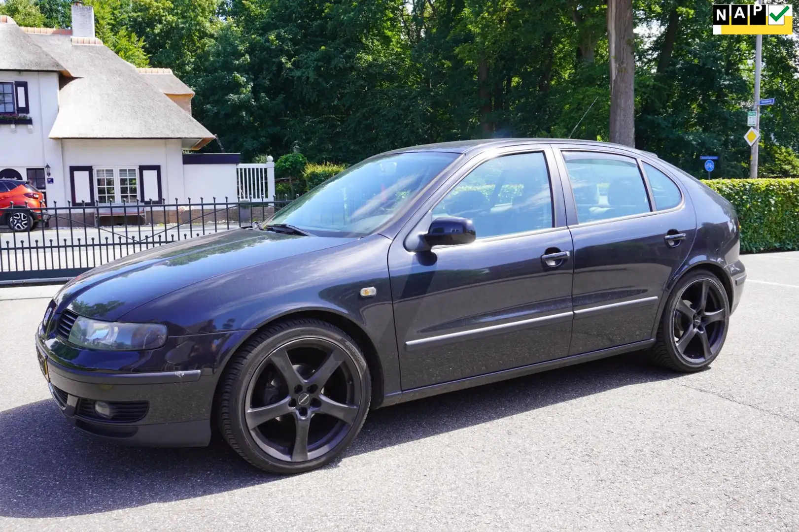 SEAT Leon 1.6-16V Signo Airco Lm Velgen Zwart - 1