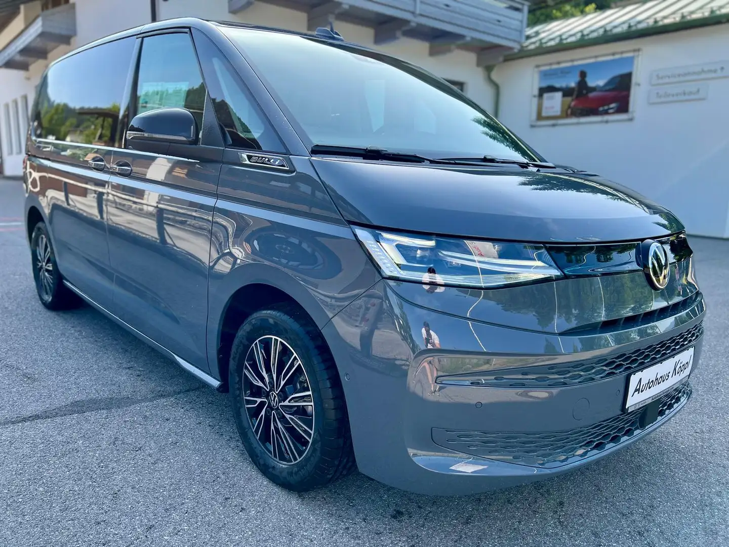 Volkswagen T7 Multivan Business 2.0 TDI AHK IQ Light 7-Sitz Grau - 2