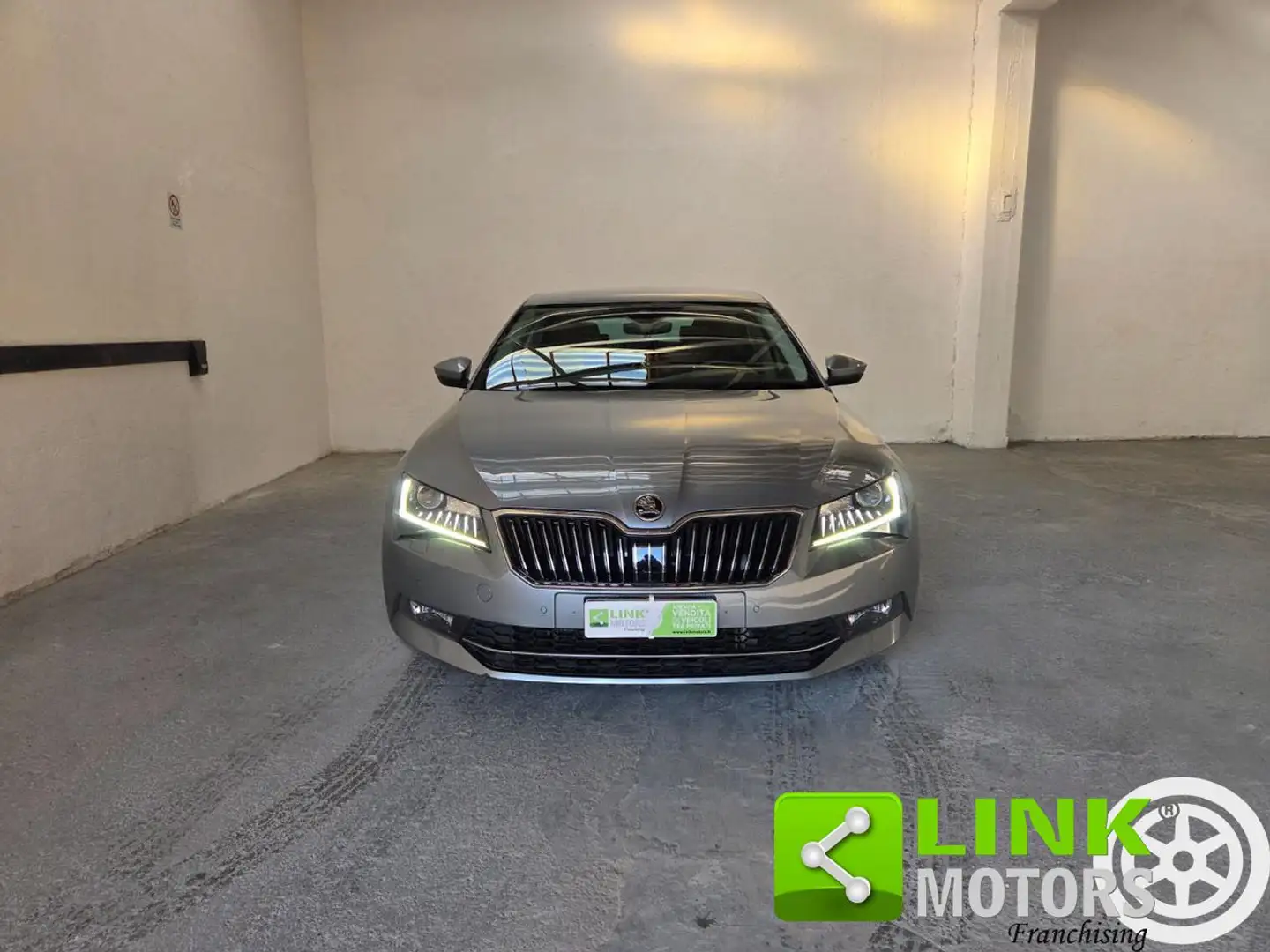 Skoda Superb 2.0 TDI 190 CV SCR DSG 4x4 Laurin&Klement GARANZIA Gris - 2