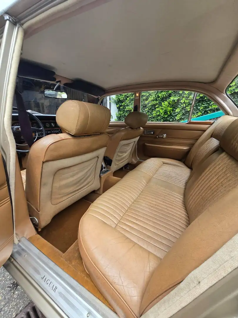 Jaguar XJ6 Beige - 1