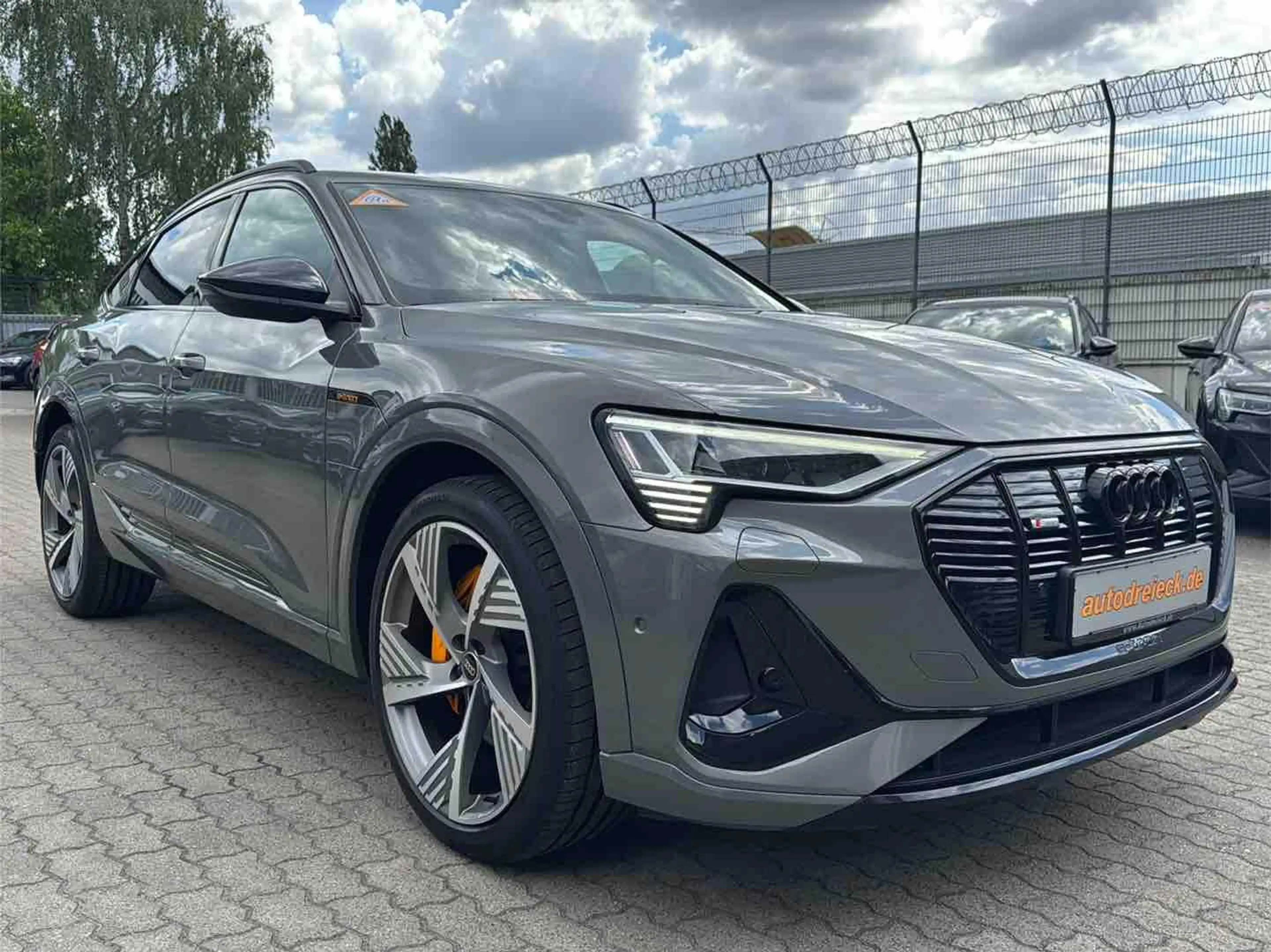 Audi e-tron Sportback 55 2x S line BLACK EDITION PANO — photo 5
