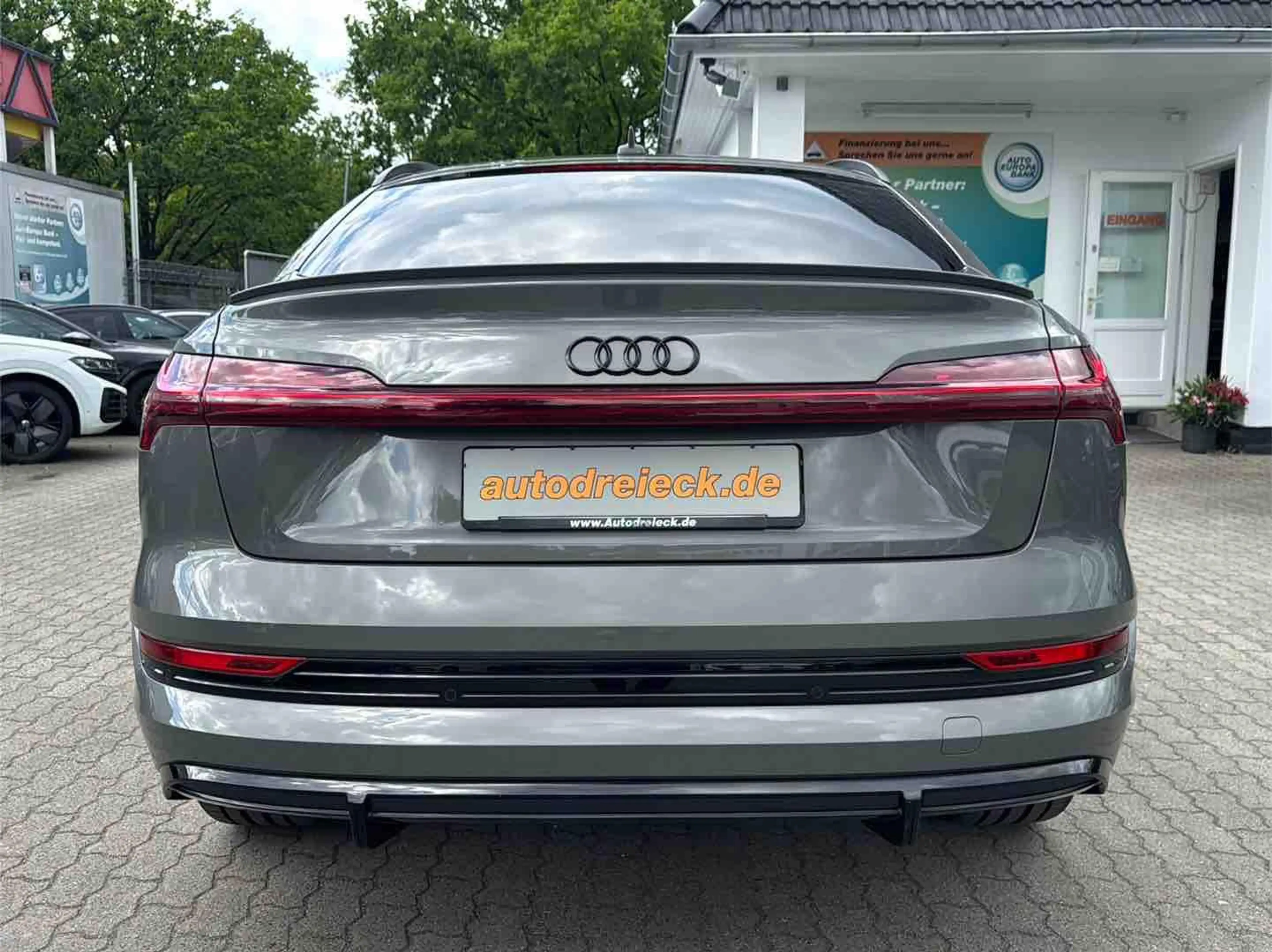 Audi e-tron Sportback 55 2x S line BLACK EDITION PANO — photo 8