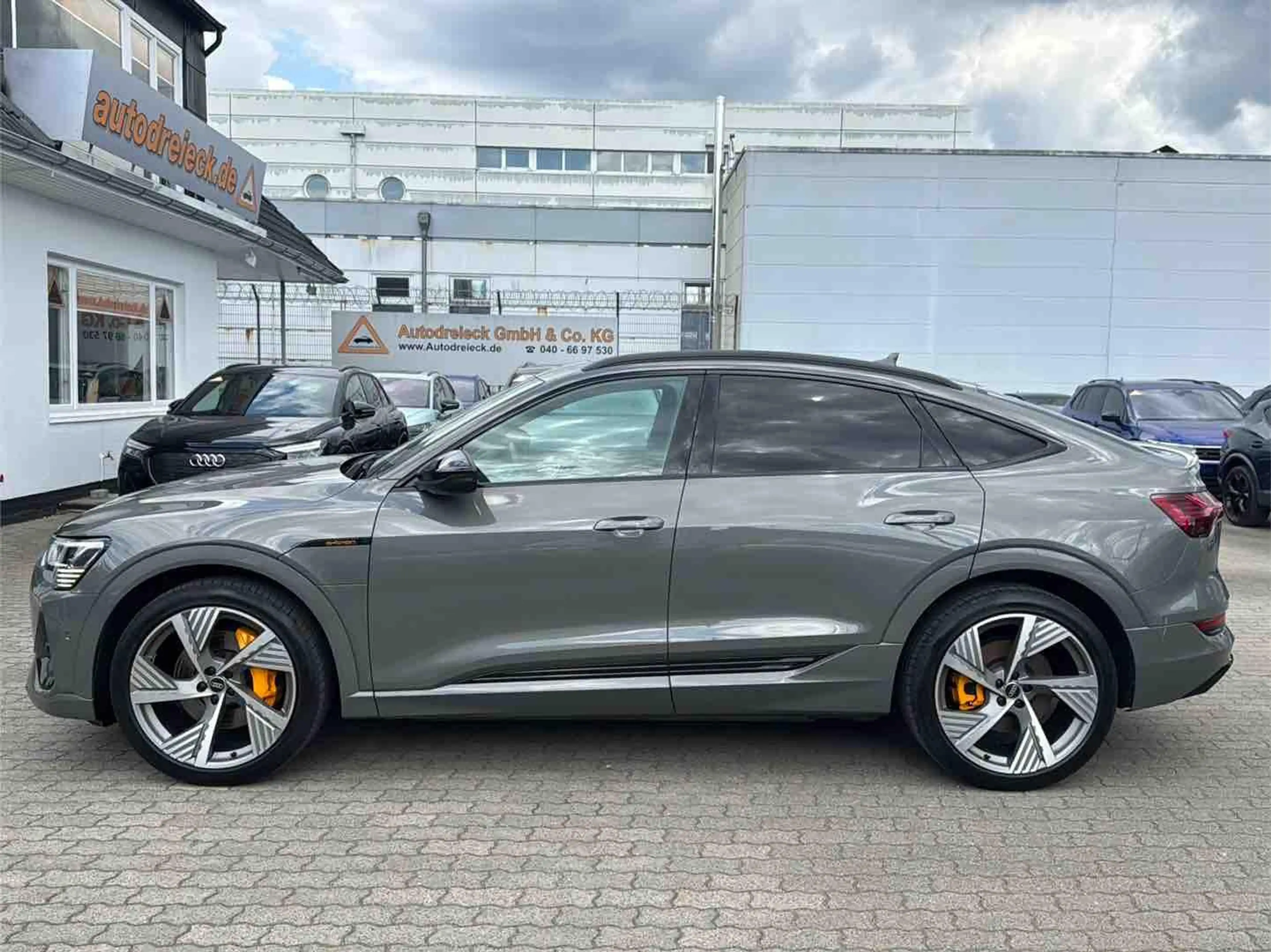 Audi e-tron Sportback 55 2x S line BLACK EDITION PANO — photo 11