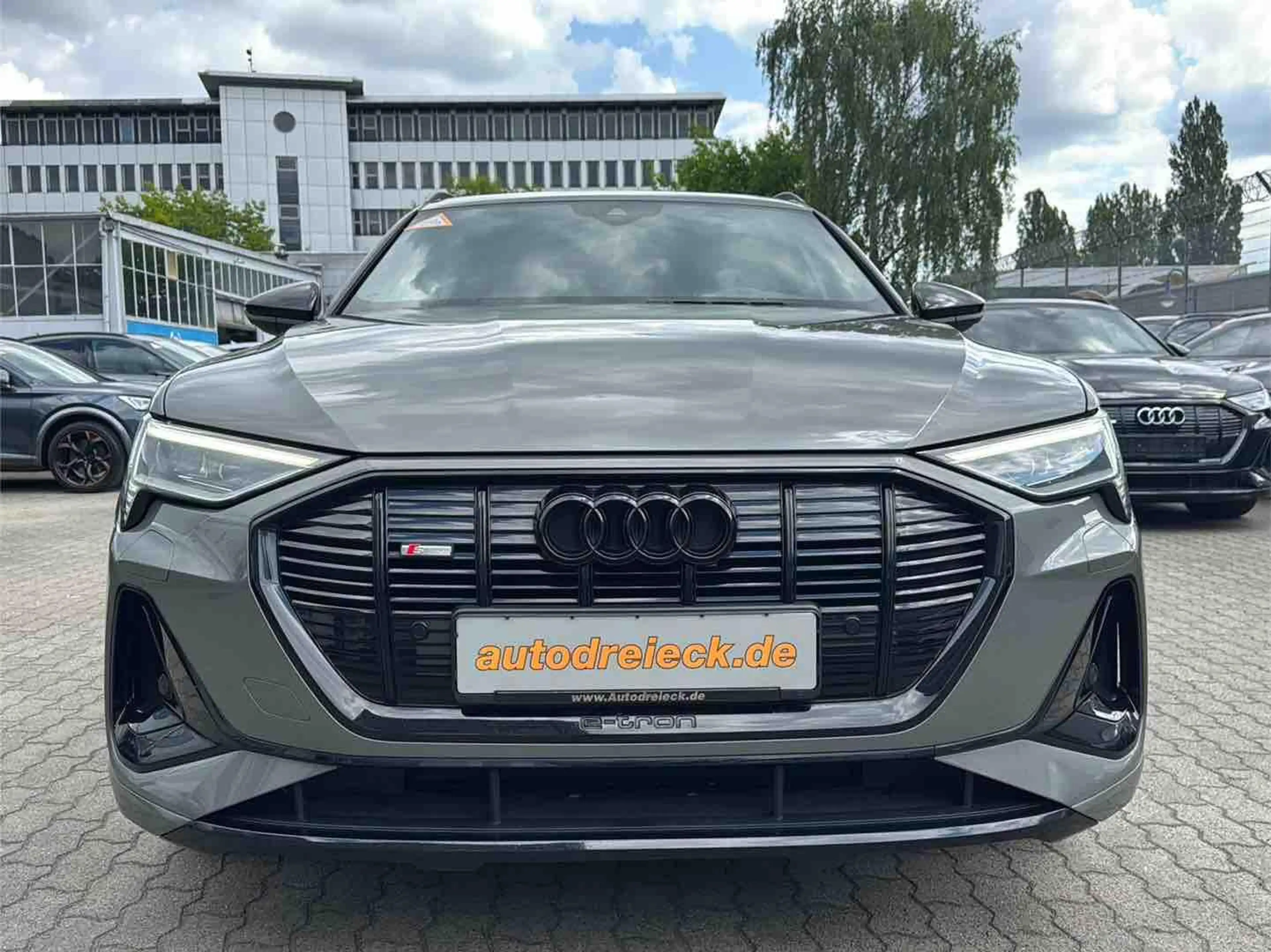 Audi e-tron Sportback 55 2x S line BLACK EDITION PANO — photo 4
