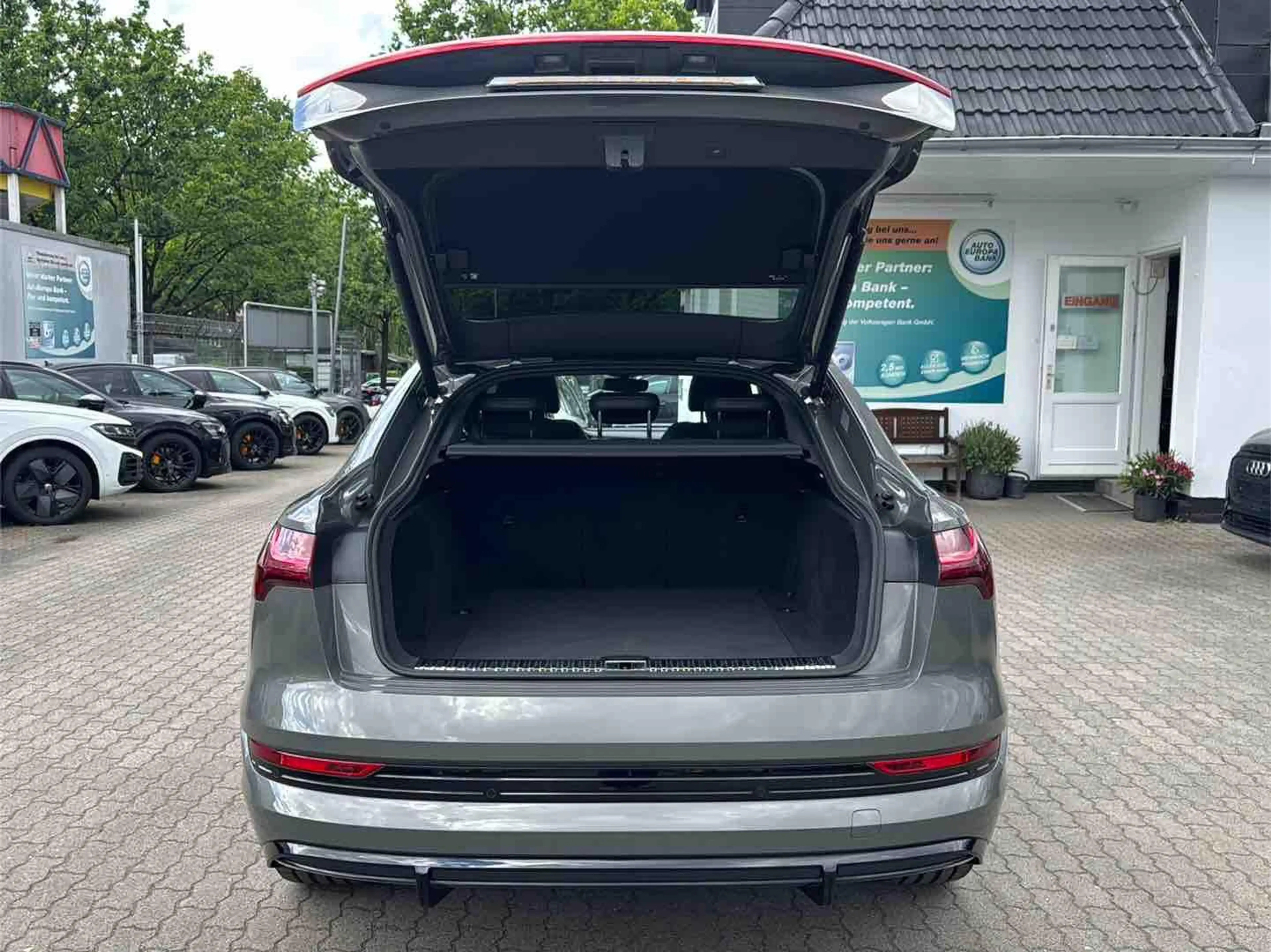 Audi e-tron Sportback 55 2x S line BLACK EDITION PANO — photo 9