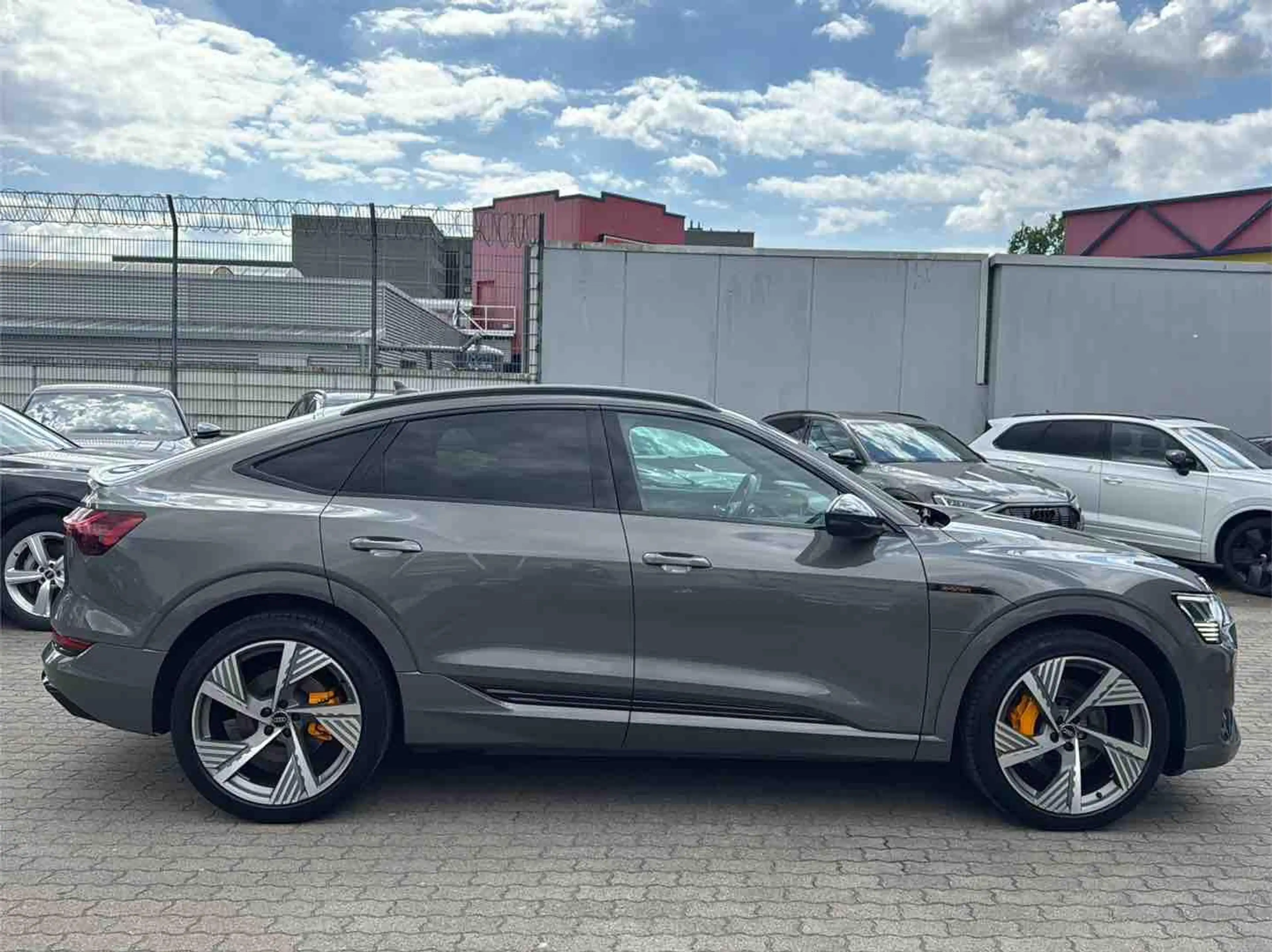 Audi e-tron Sportback 55 2x S line BLACK EDITION PANO — photo 6