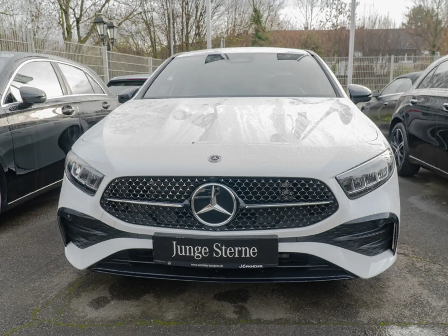 Mercedes-Benz A 220 d Limo AMG-Sport/LED/Cam/Night/Ambiente/18 Weiß - 2