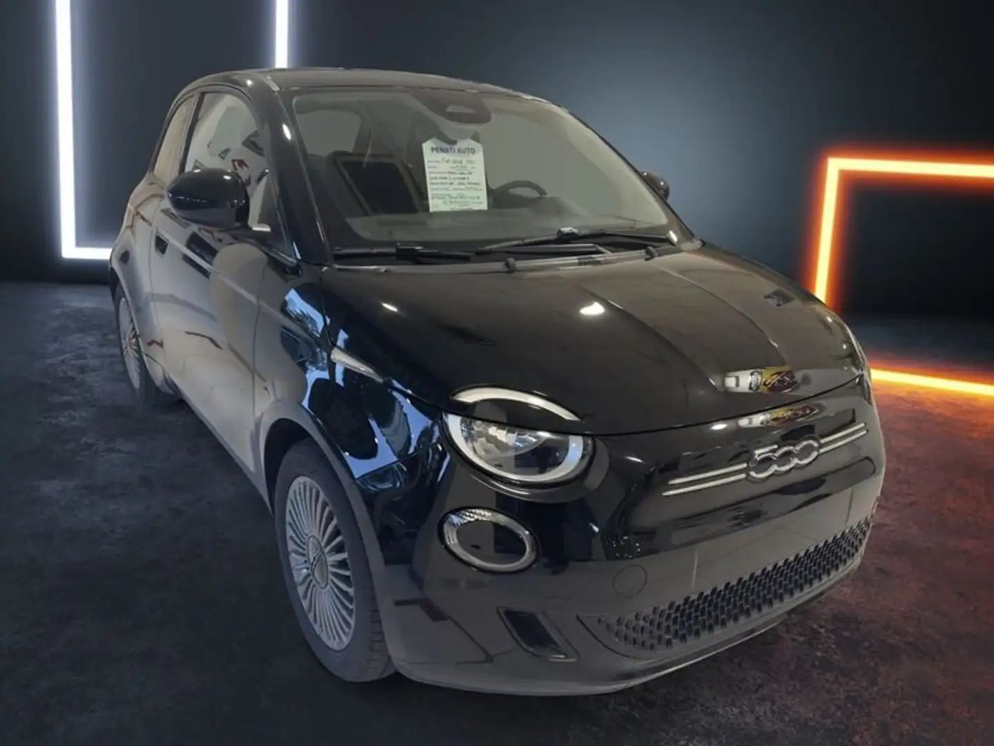 Fiat 500e 500e 23,65 KW DA 199€ AL MESE E 2.500€ DI ANTICIP Černá - 1