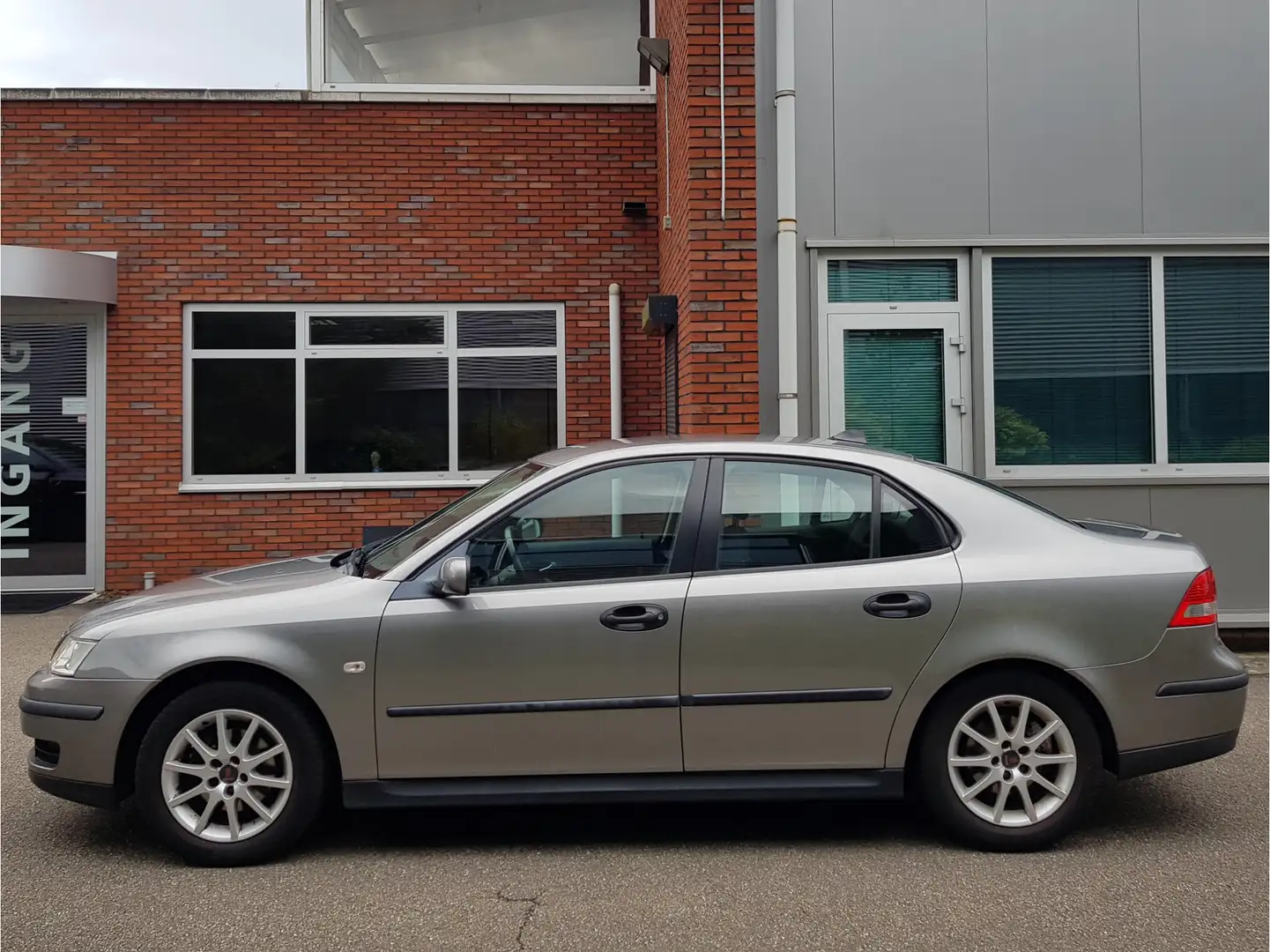 Saab 9-3 Sport Sedan 1.8 164.689Km Navi Trekhaak Ecc Cruise Gris - 1