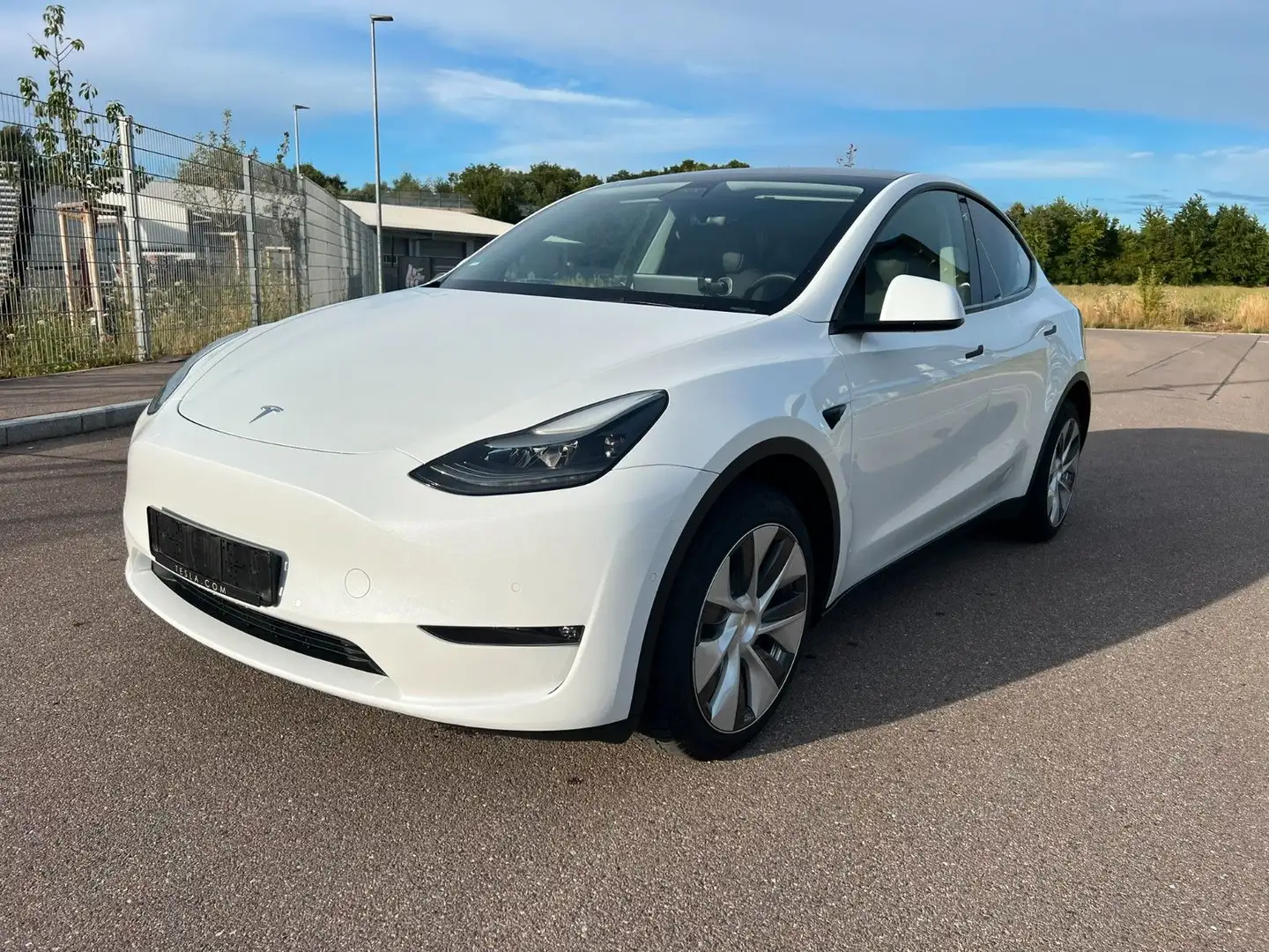 Tesla Model Y Long Range Dual Motor AWD Weiß - 1
