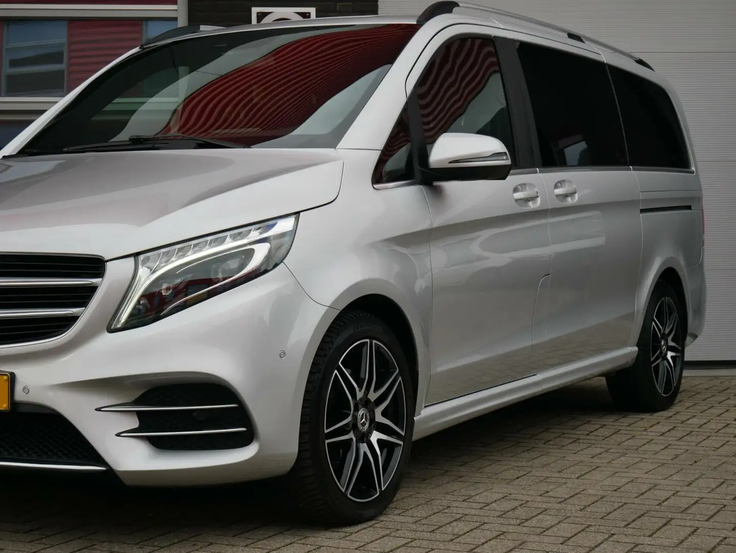 Mercedes-Benz V 250 250d AMG NL BUS|360 C| 1e Eig| StandK| Leder|Full Grau - 2