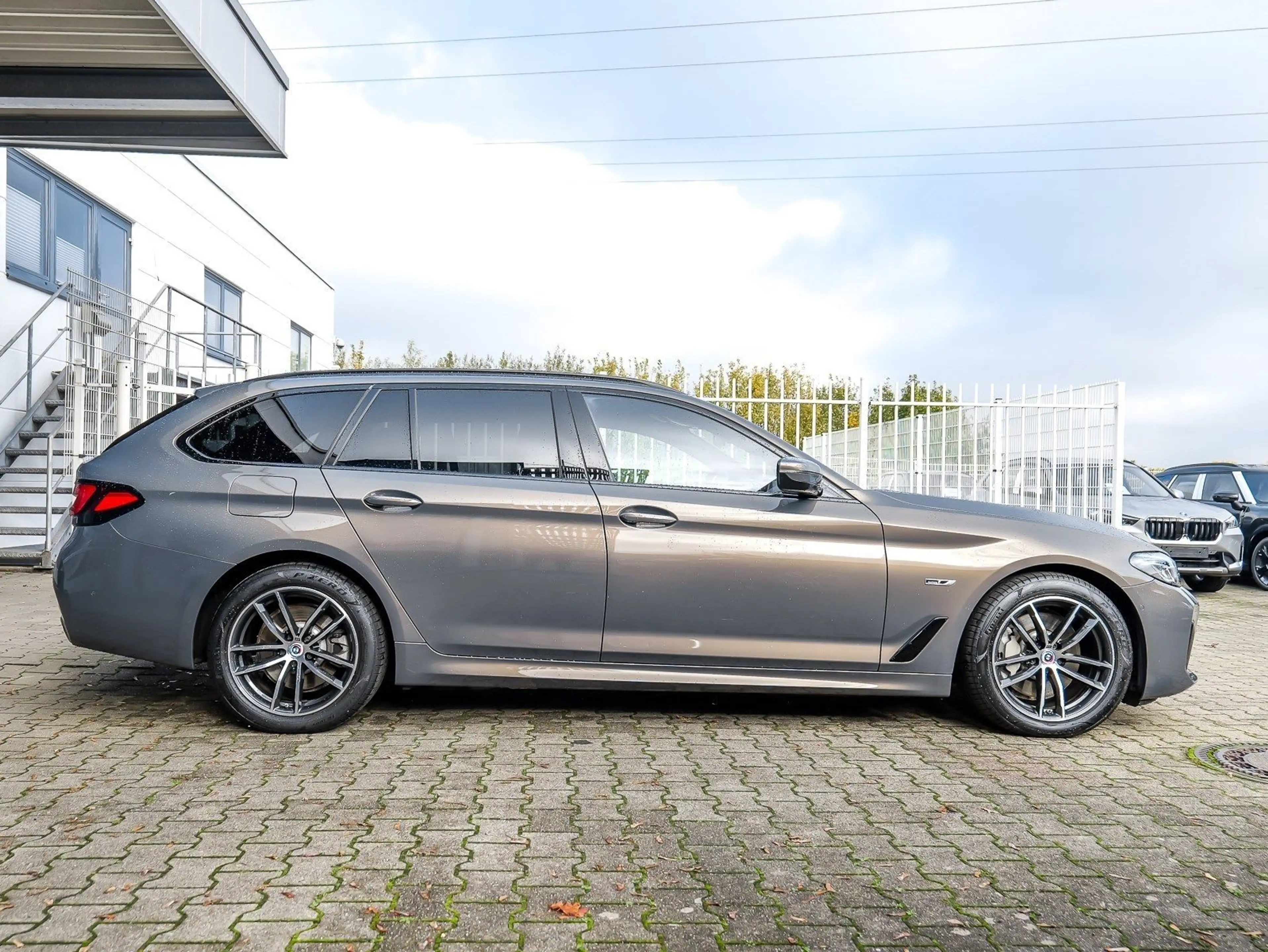 BMW 530 e xDrive Touring M-Sport  HUD+ACC+Laser+Navi+HiFi+ — photo 11