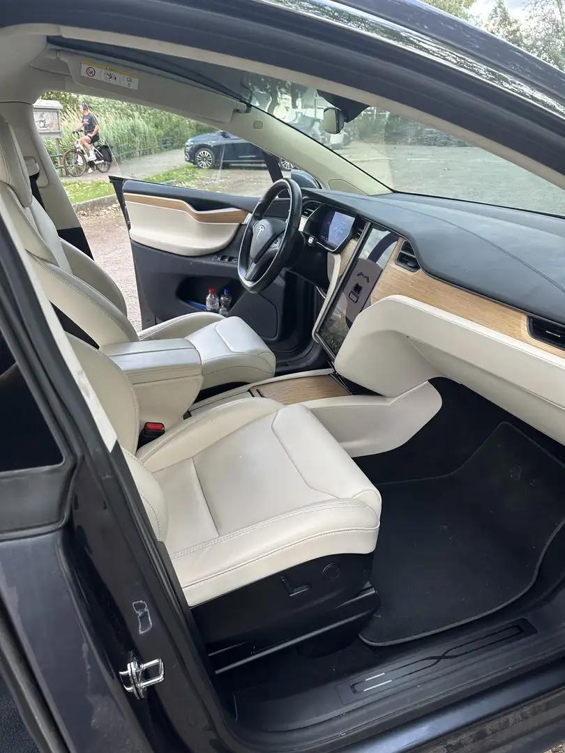 Tesla Model X 75D Base Grau - 2