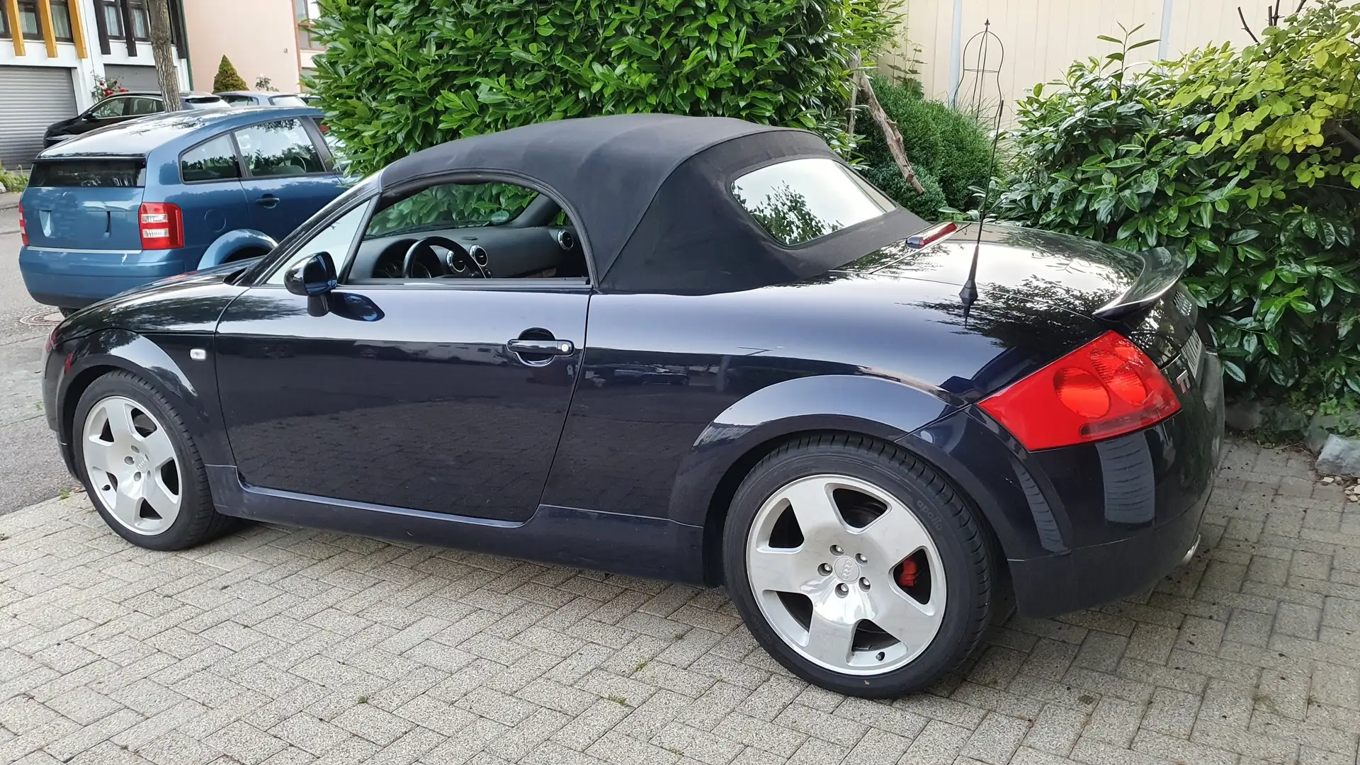 Audi TT Roadster 132 kW Leder Cocosbeige Синій - 2