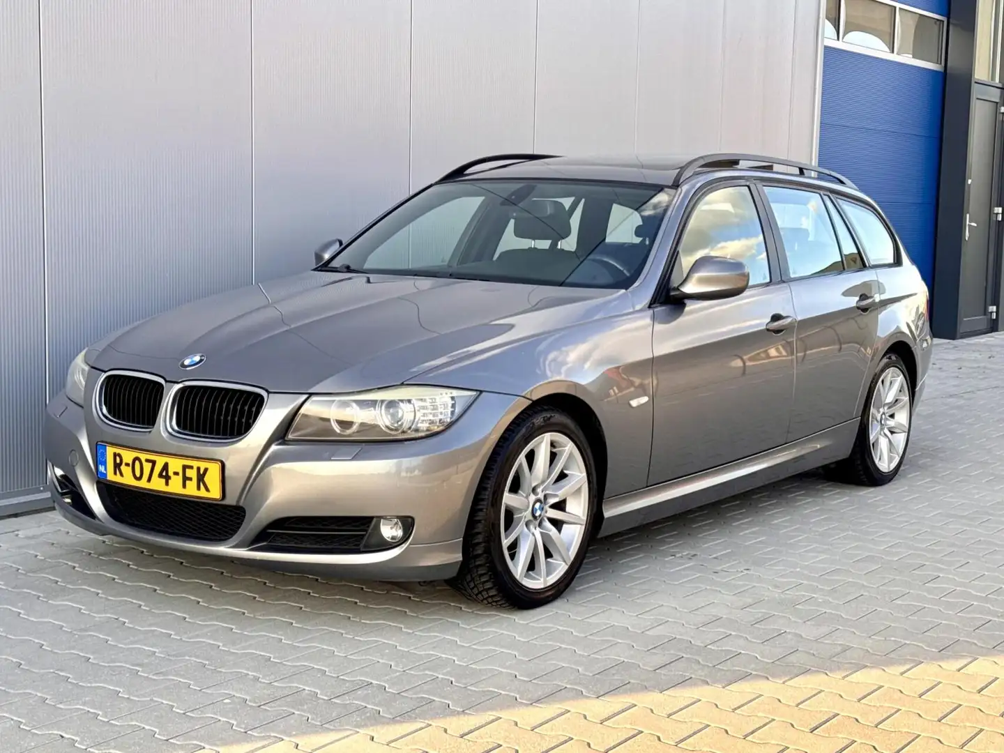 BMW 318 3-serie Touring 318i LCI | Xenon | Pano | Navi | L Grijs - 1
