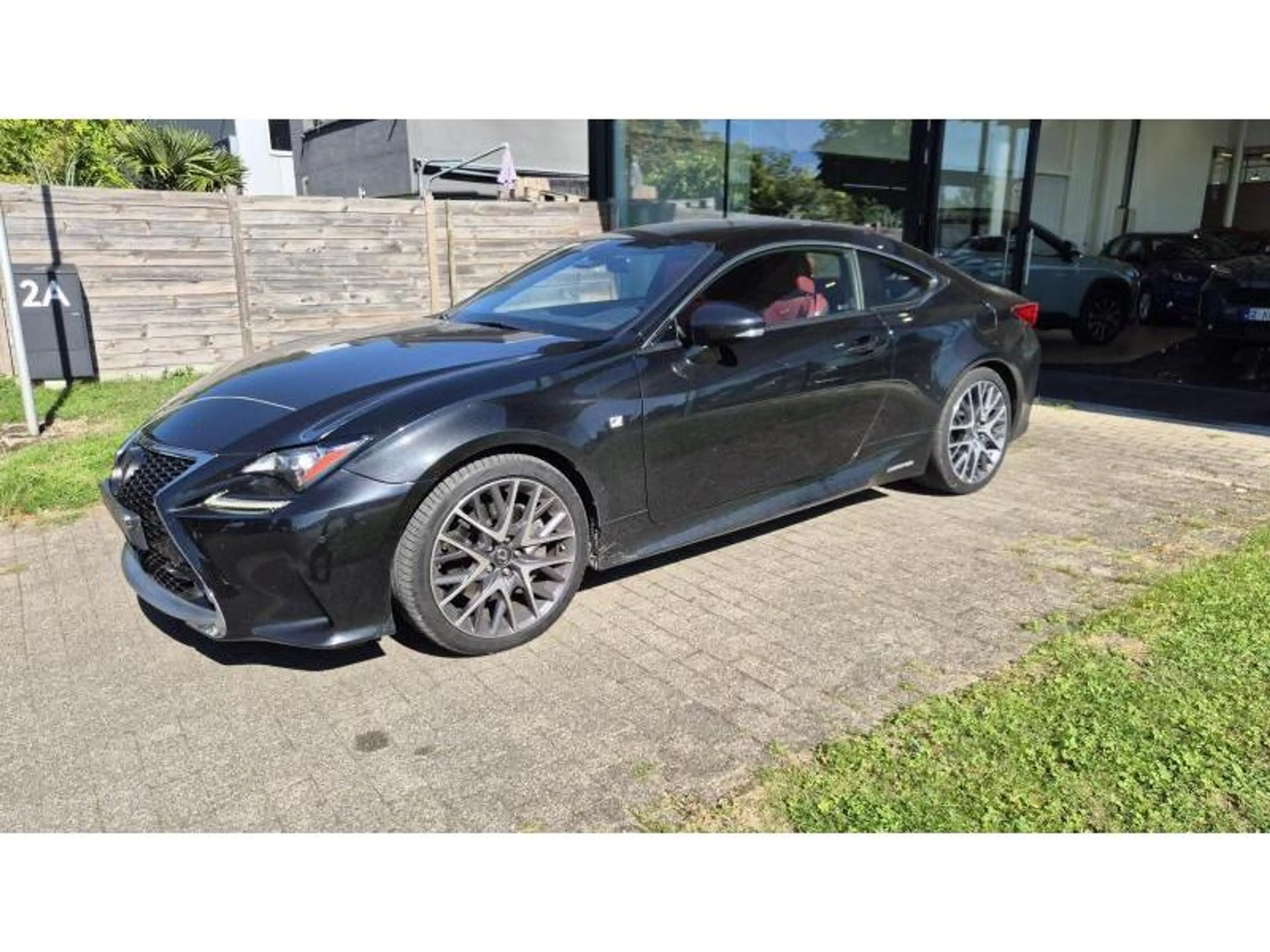 Lexus RC 300h F SPORT — photo 14