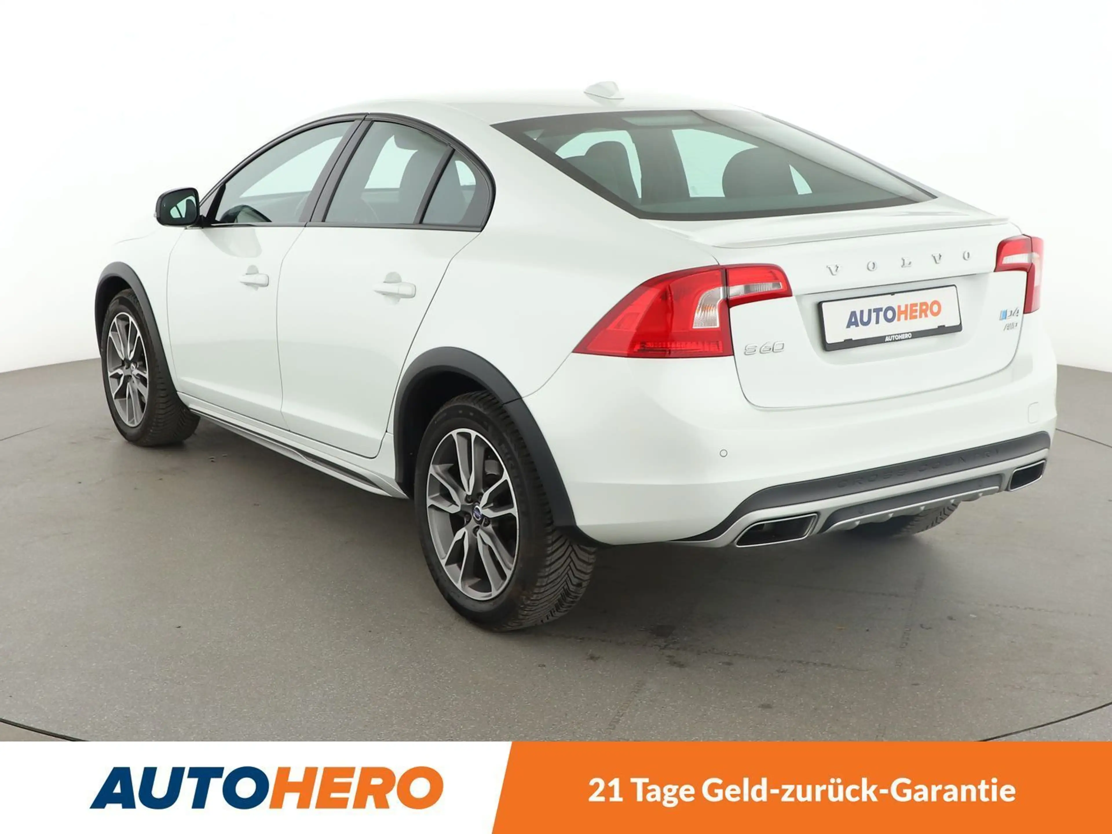 Volvo S60 Cross Country 2.4 D4 Summum AWD Aut.*NAVI*BiXENON*PDC*SHZ*TEMPO* — photo 4