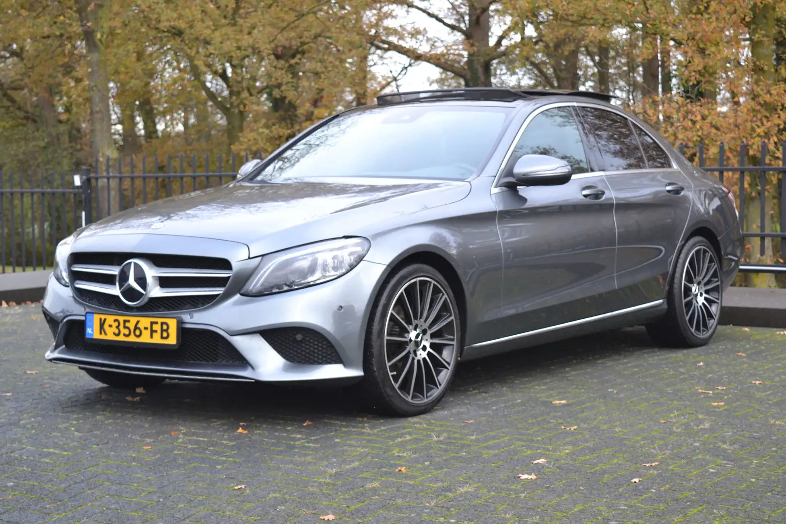 Mercedes-Benz C 180 Business Solution | Pano | Navi | Camera | Leder | Gris - 1