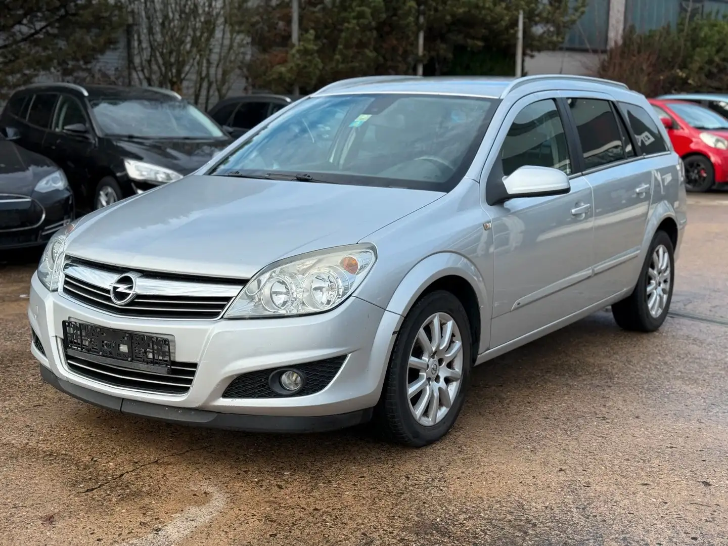 Opel Astra Kombi Silber - 1