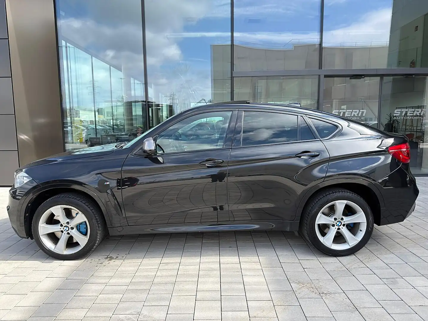 BMW X6 M 50d Sport Activity Coupé Österreich-Paket Aut. ... Schwarz - 2