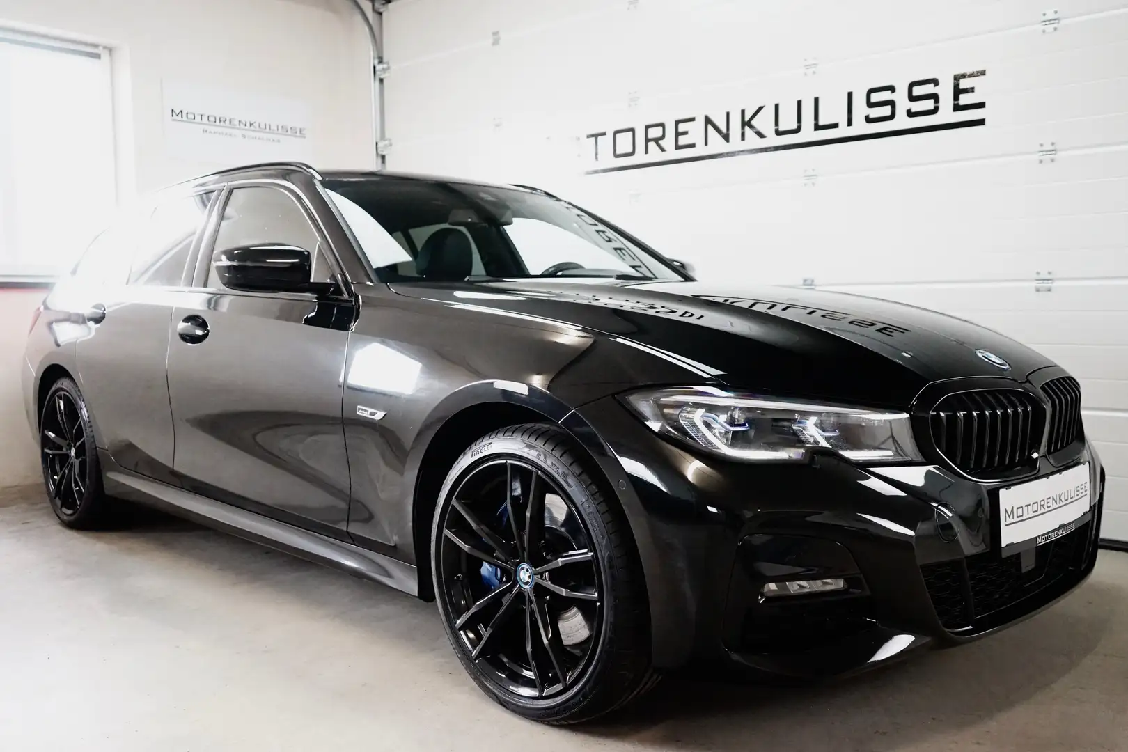 BMW 320 e xDrive Touring M Sport - LASER - HeadUp - DA+ Schwarz - 2
