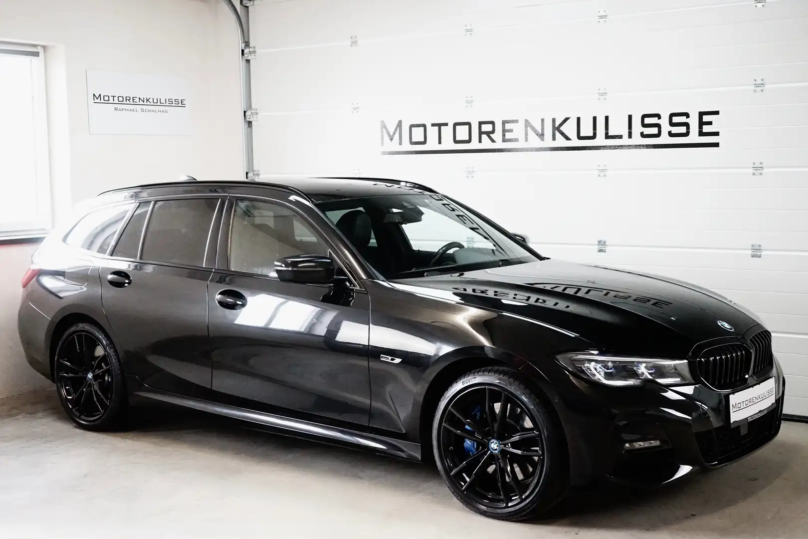 BMW 320 e xDrive Touring M Sport - LASER - HeadUp - DA+ Schwarz - 1
