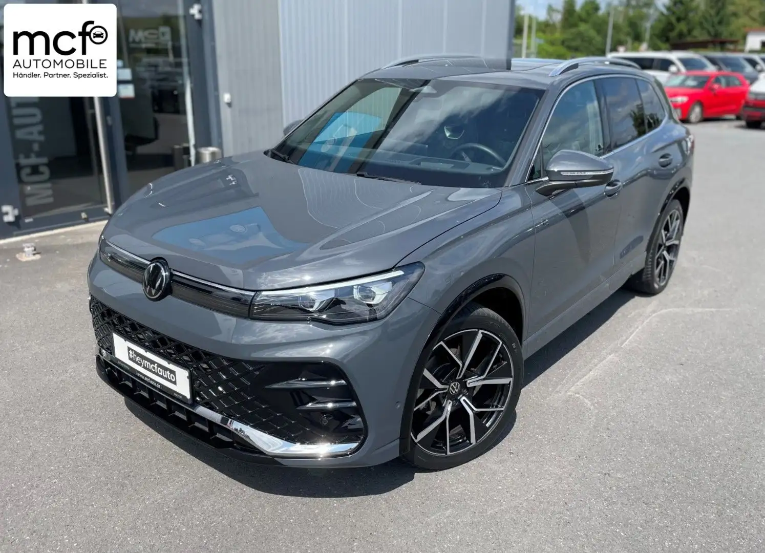 Volkswagen Tiguan 1.5 eTSI R-Line *Pano*Matrix*HuD*20Zoll Grau - 1