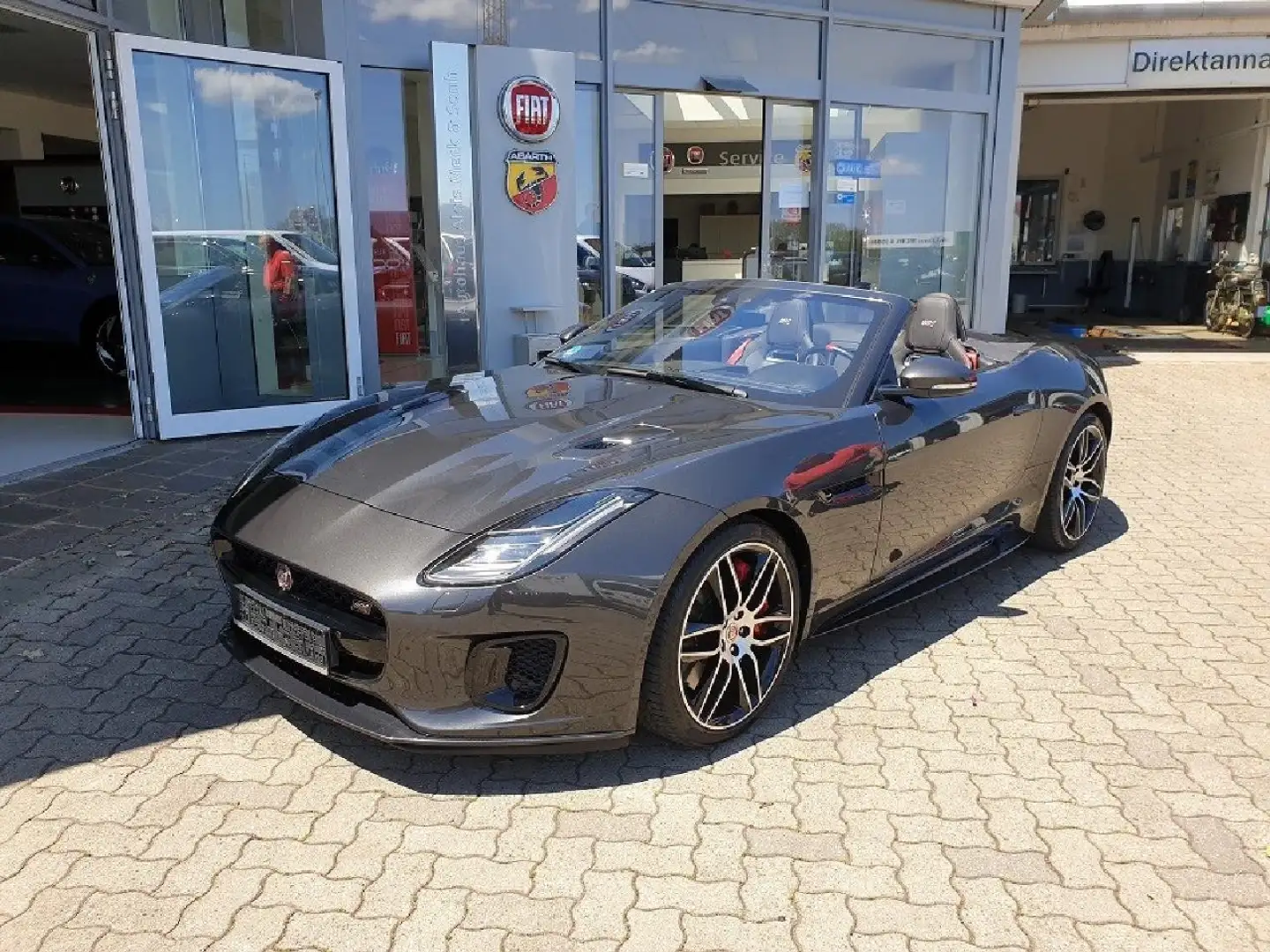 Jaguar F-Type Chequered Flag AWD Grau - 1