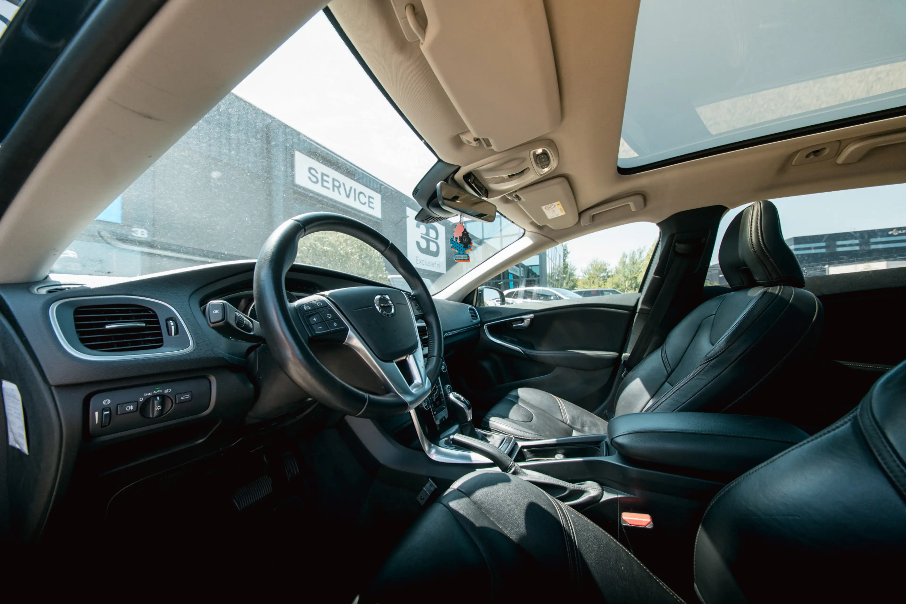 Volvo V40 Cross Country 1.5 T3 Polar+ Luxury — photo 2