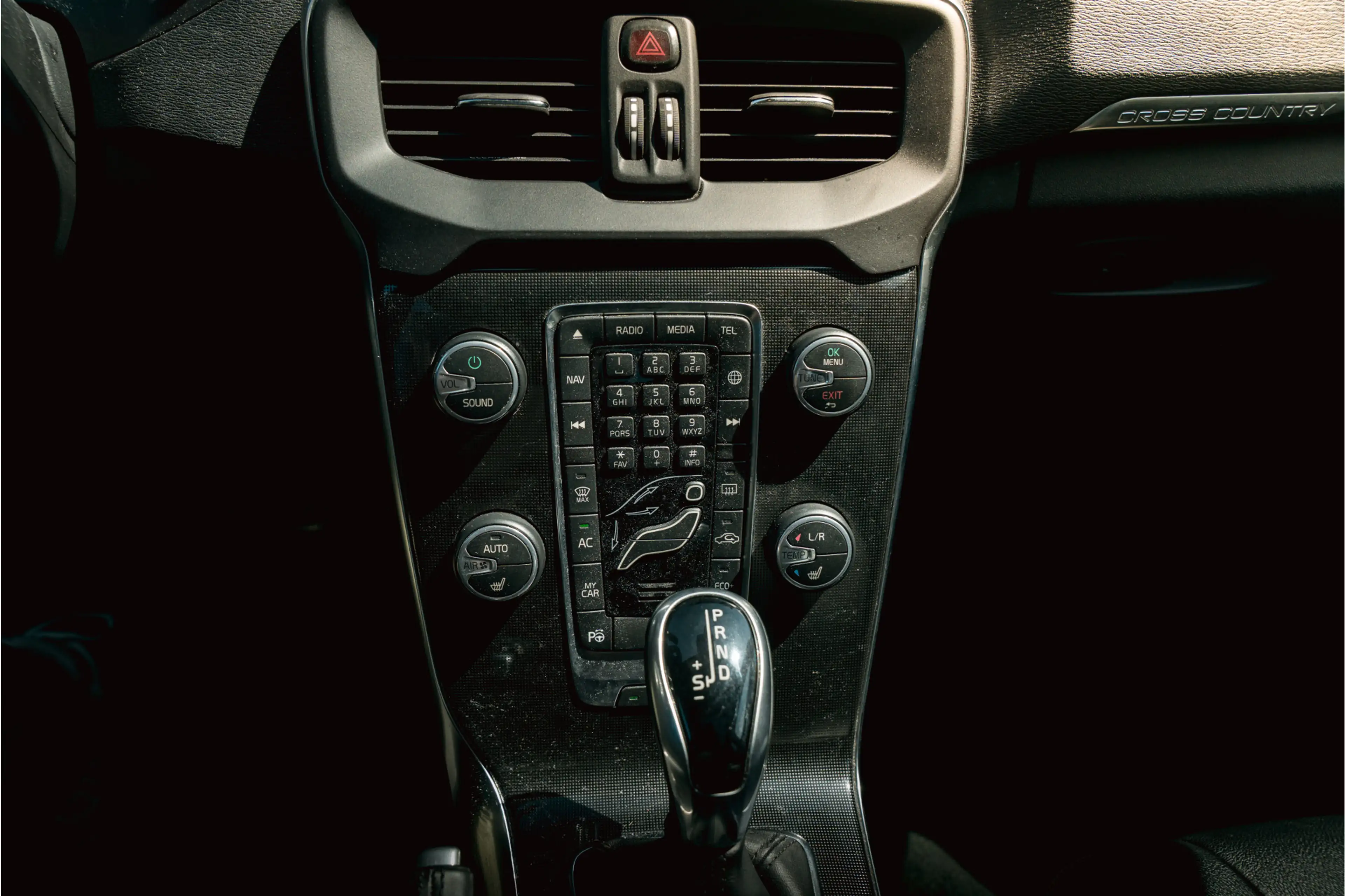 Volvo V40 Cross Country 1.5 T3 Polar+ Luxury — photo 8