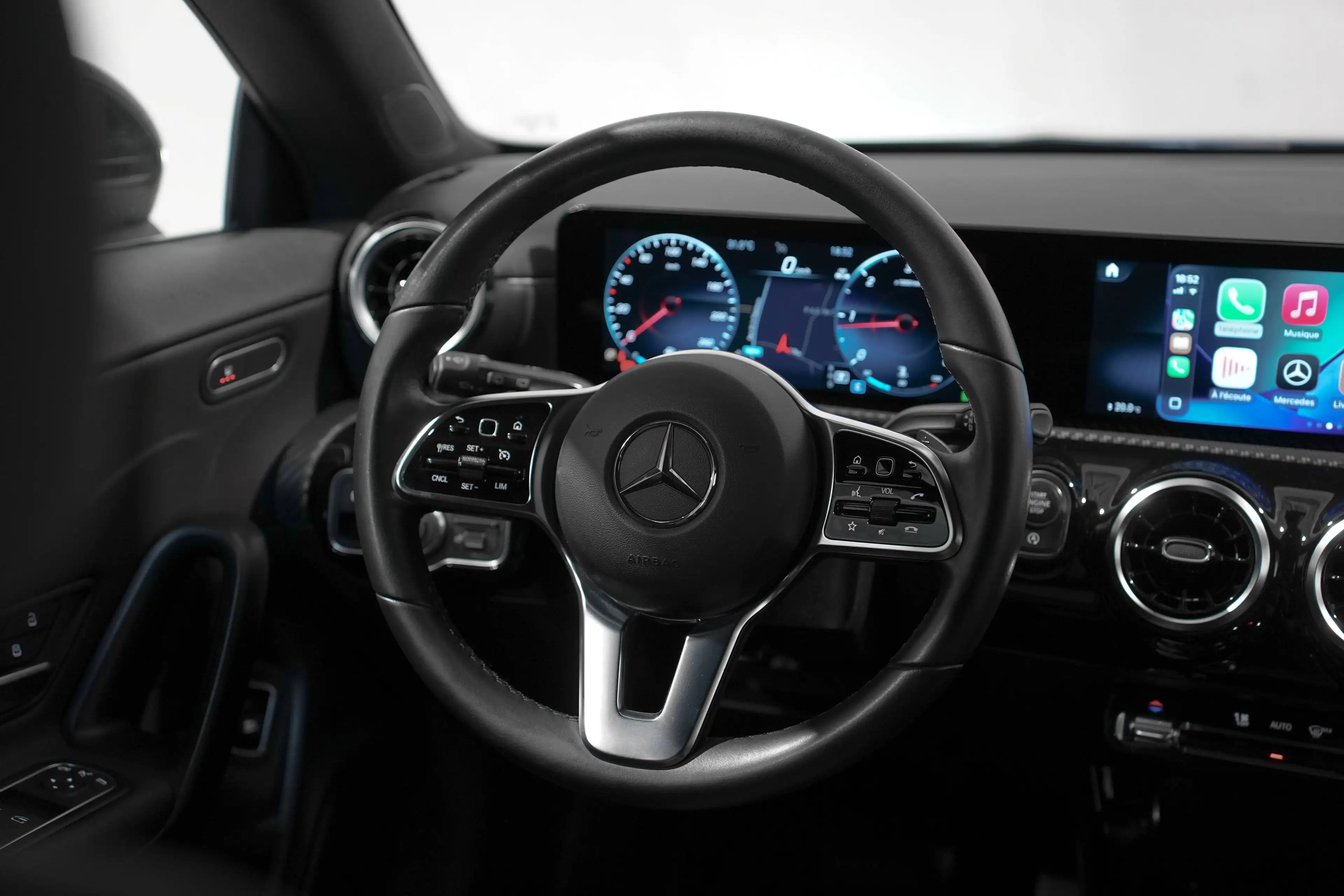 Mercedes-Benz CLA 200 ✖️ 19' AMG | APPLE CARPLAY | FULL BLACK | TVA ✔️ — photo 13