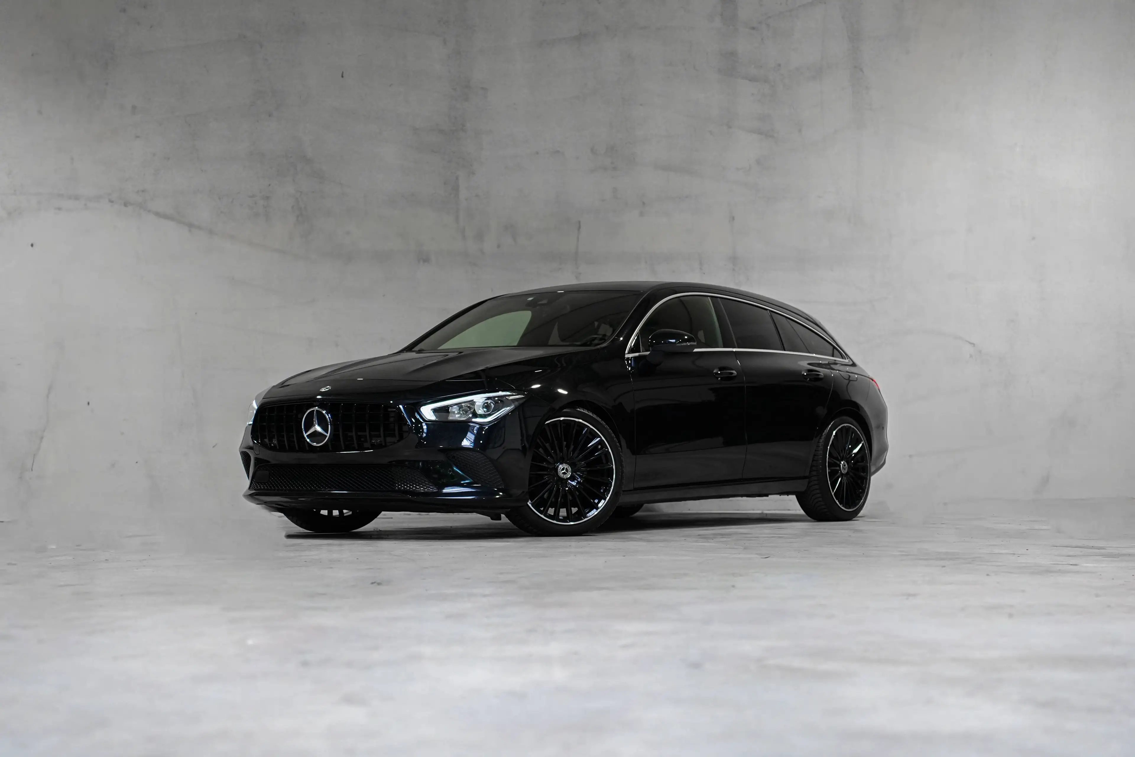 Mercedes-Benz CLA 200 ✖️ 19' AMG | APPLE CARPLAY | FULL BLACK | TVA ✔️