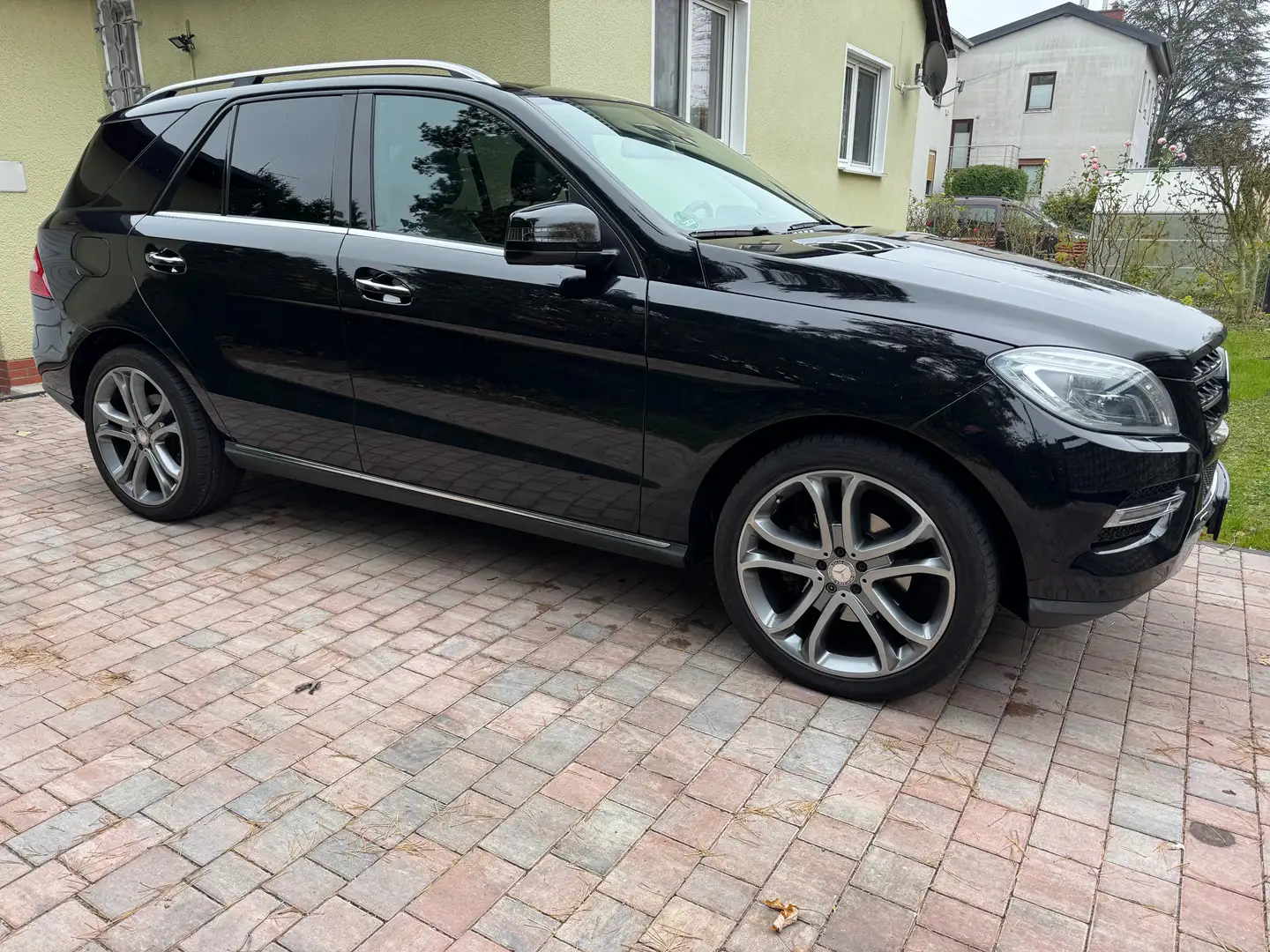 Mercedes-Benz ML 350 ML 350 CDI BlueTEC-LEDER-PANORAMA-GARANTIE Černá - 2