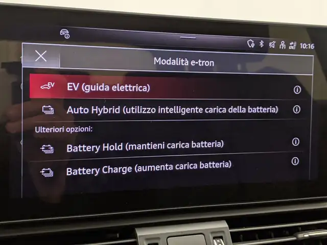 Audi Q5 view 10
