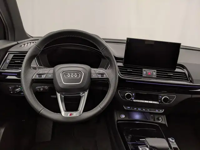 Audi Q5 view 4