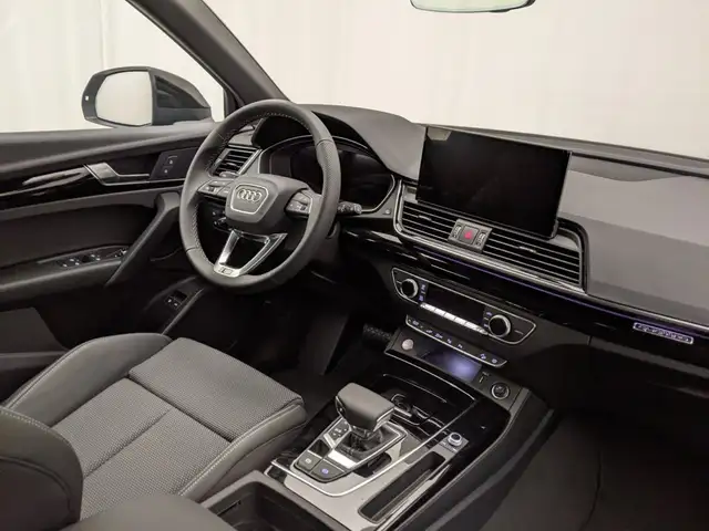 Audi Q5 view 3