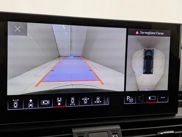 Audi Q5 view 9