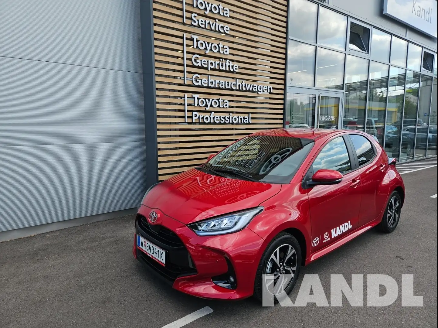 Toyota Yaris 1.5 VVT-i Hybrid ActiveDrive Safety&Comfort Rot - 1