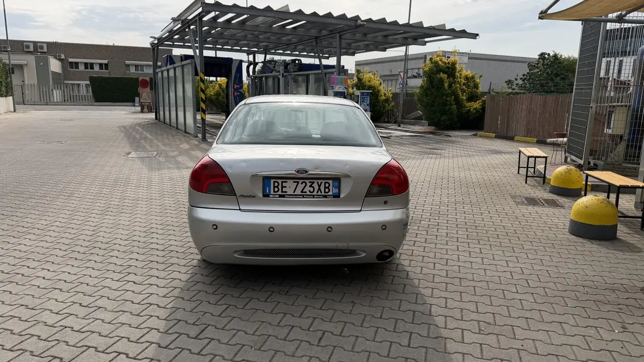 Ford Mondeo 4p 2.5i V6 24v Ghia, foto 7