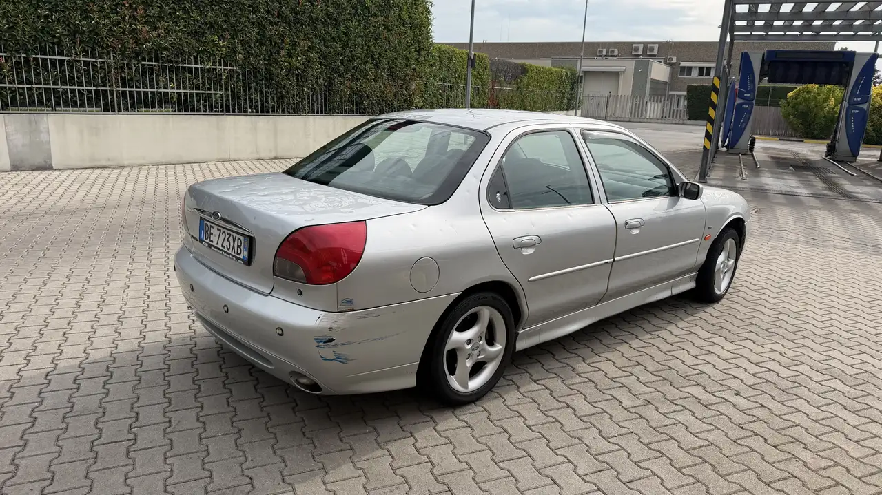 Ford Mondeo 4p 2.5i V6 24v Ghia, foto 5