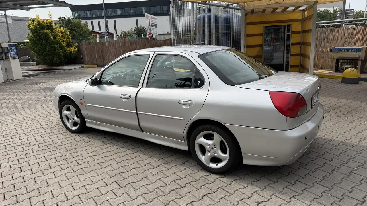 Ford Mondeo 4p 2.5i V6 24v Ghia, foto 8